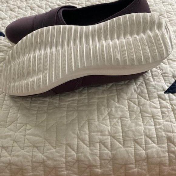 PUMA "Adelina 2" Slip-on Shoes - Size 9.5 - Picture 5 of 6